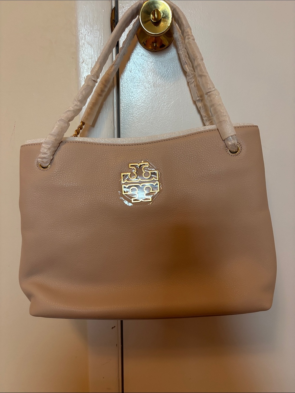Tory Burch Nude Beige Pebbled Leather Shoulder Bag with Gold Logo